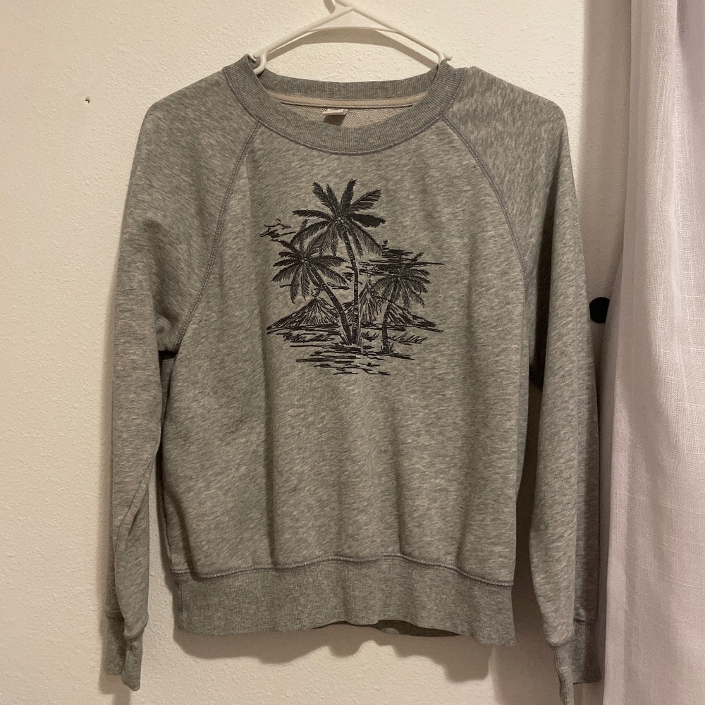 Grey old navy crew